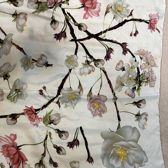 Beautiful Scarf - Picture 2 of 2